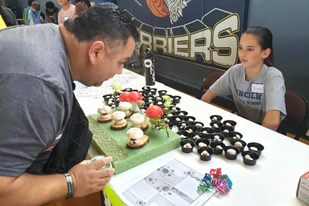 Lincoln Middle School sixth graders hosted a Germ Museum display on Wednesday. (1)