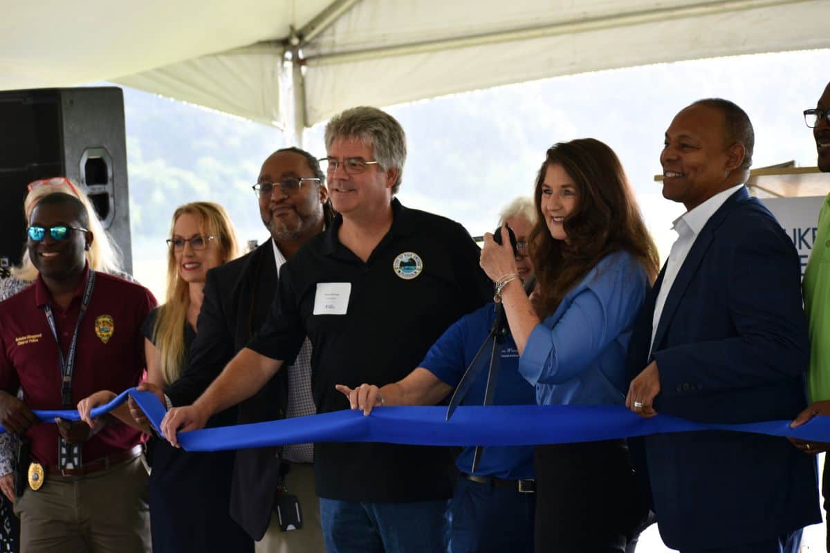 High Spring Solar Duke Energy cuts ribbon on High Springs solar site