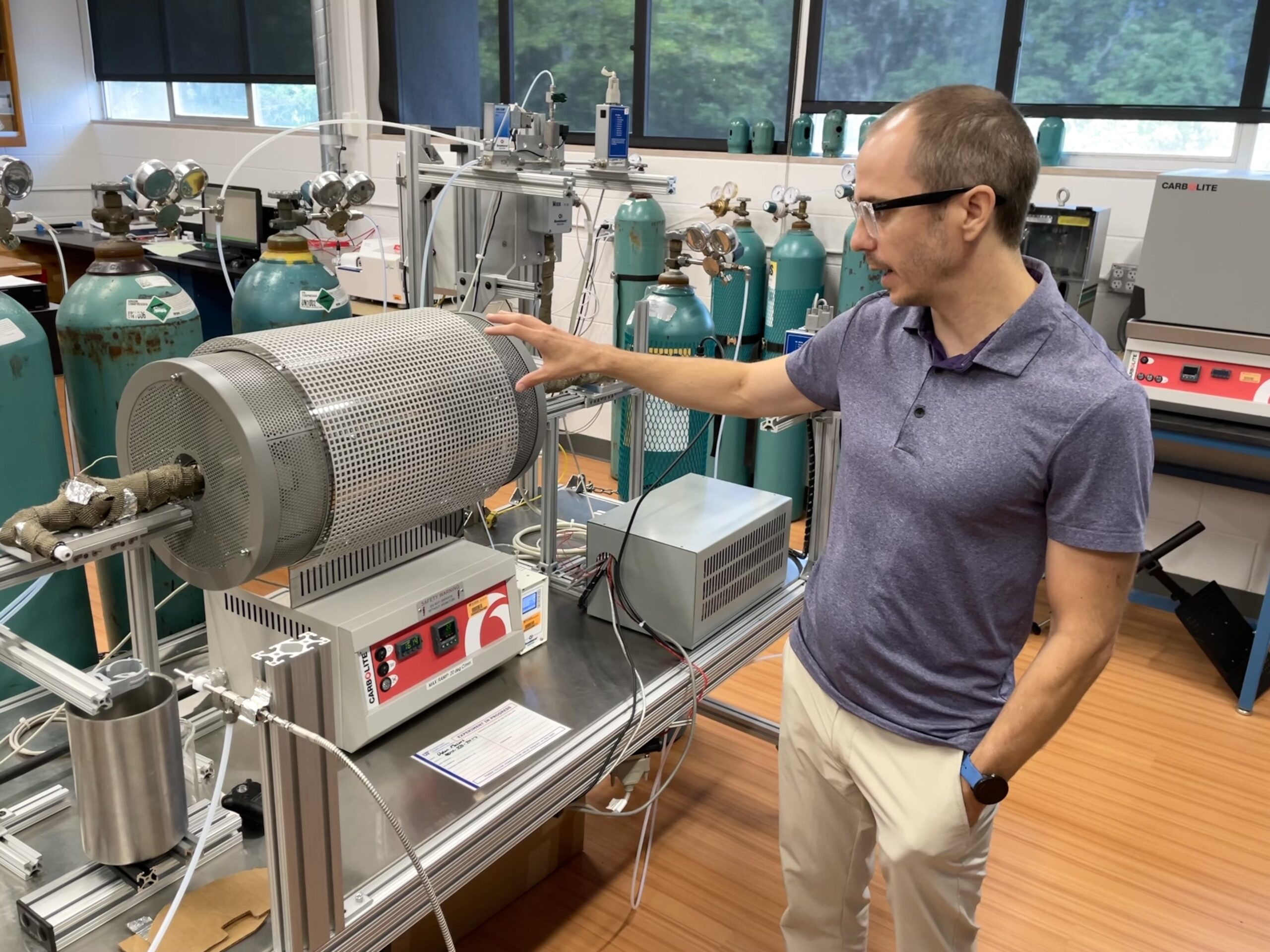 UF to develop green hydrogen with water, sunlight