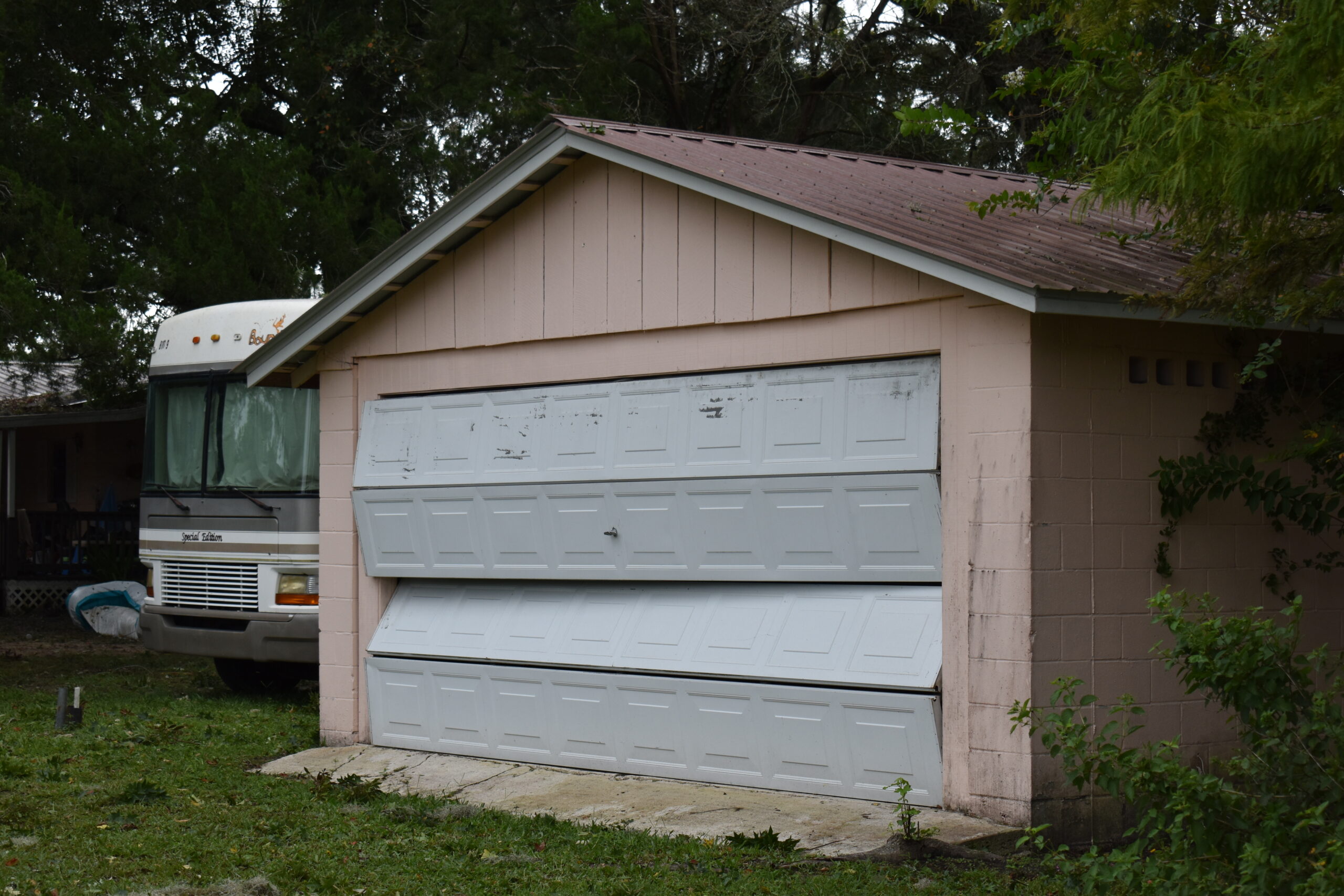Many garage doors in Chiefland were buckled from the wind, but temporary housing and RVs remained on the ground_Cred Glory Many garage doors in Chiefland were buckled from the wind, but temporary housing and RVs remained on the ground.