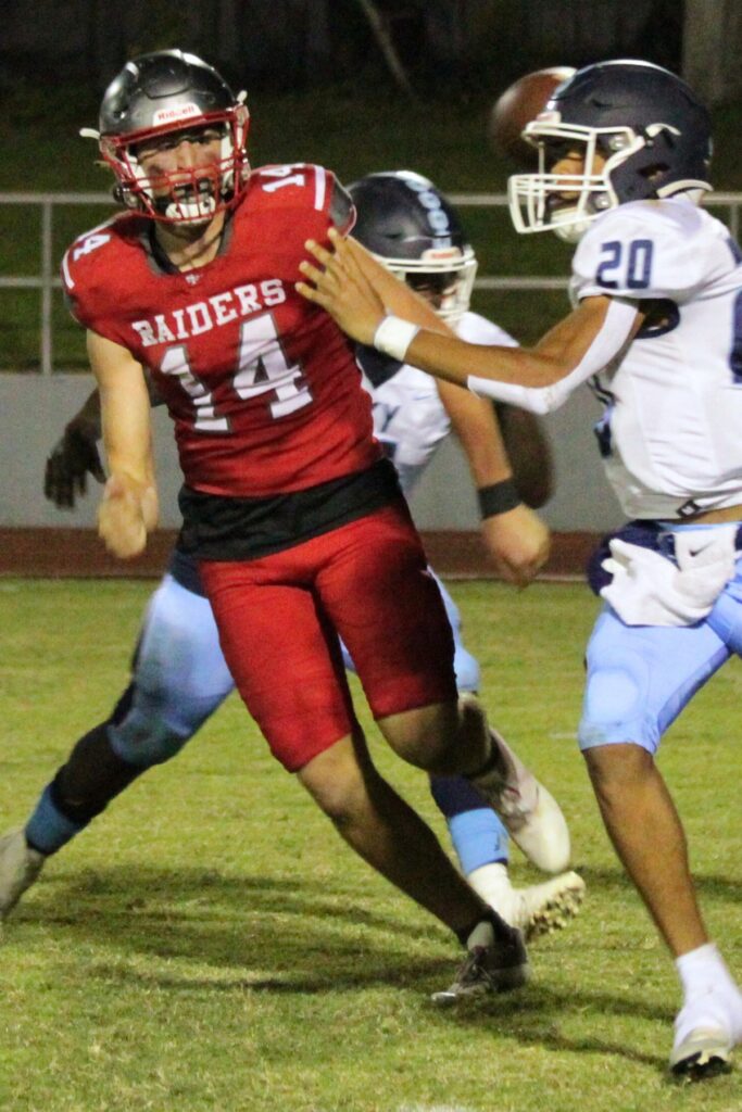 Santa Fe's Ethan Thomas (14) returns to the Raiders' defense in 2023.