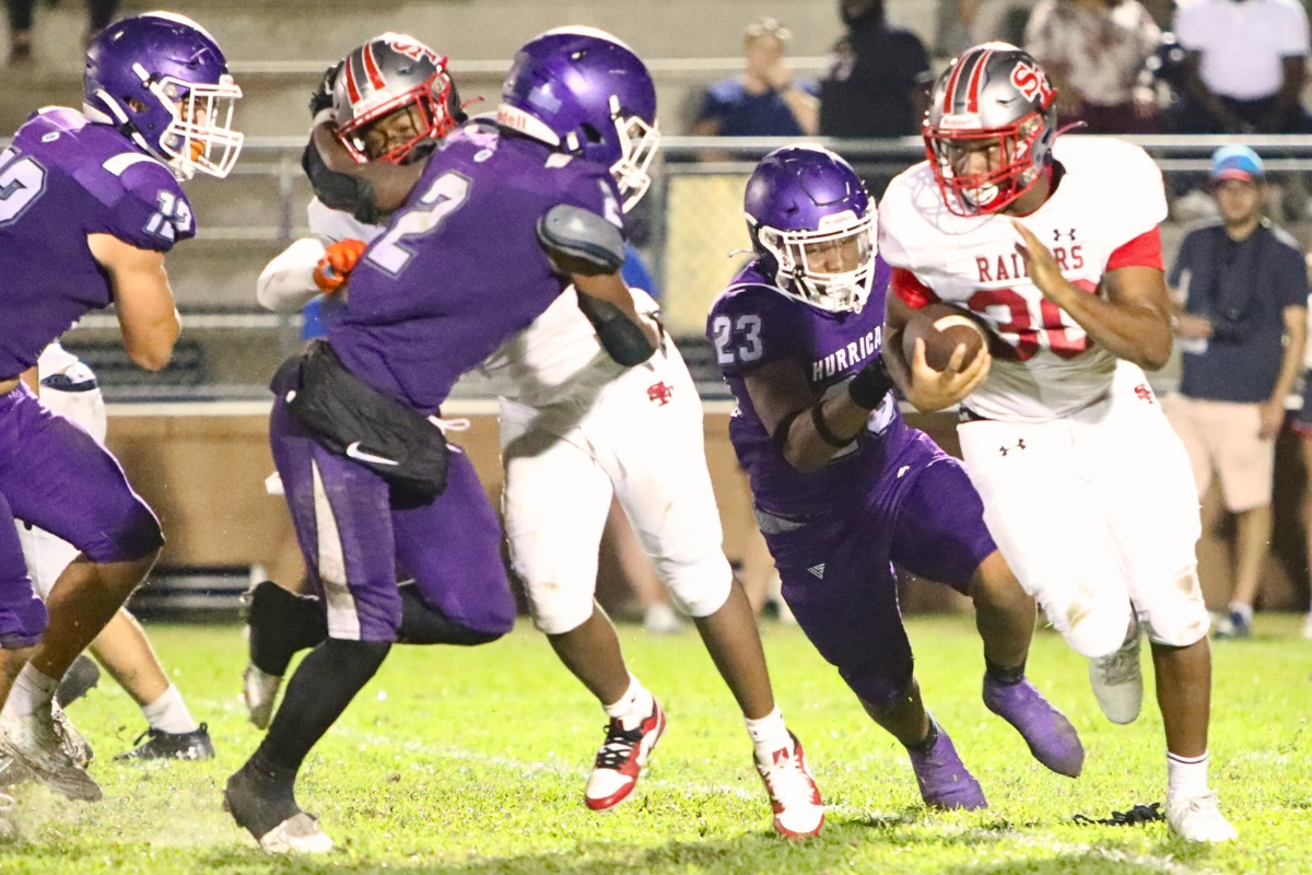 Santa Fe's Demontrel Markham with a second quarter run against Gainesville on Thursday.