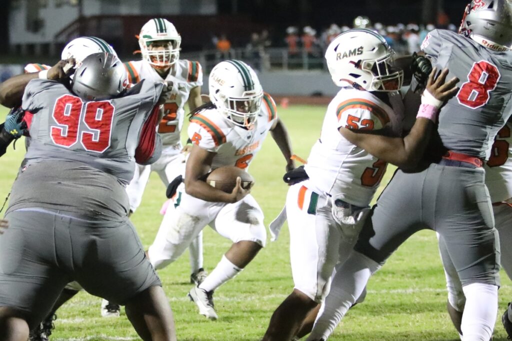 Eastside's Corvin Byrd runs in for a second quarter touchdown against Santa Fe on Friday.