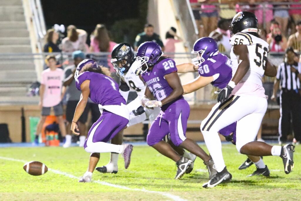 Gainesville's Kane Smith goes after a high snap that Buchholz would recover in the second quarter on Thursday.