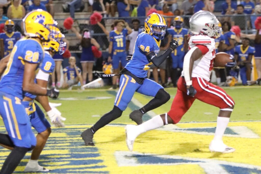 Williston's Jamari Williams (22) busts through the Newberry defense in the second quarter on Friday.