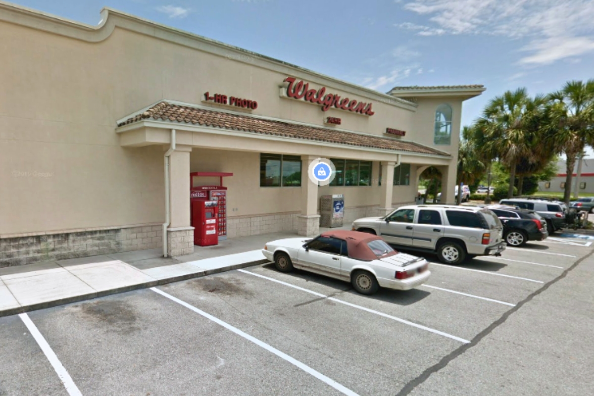 Lake City Walgreens robbed at gunpoint