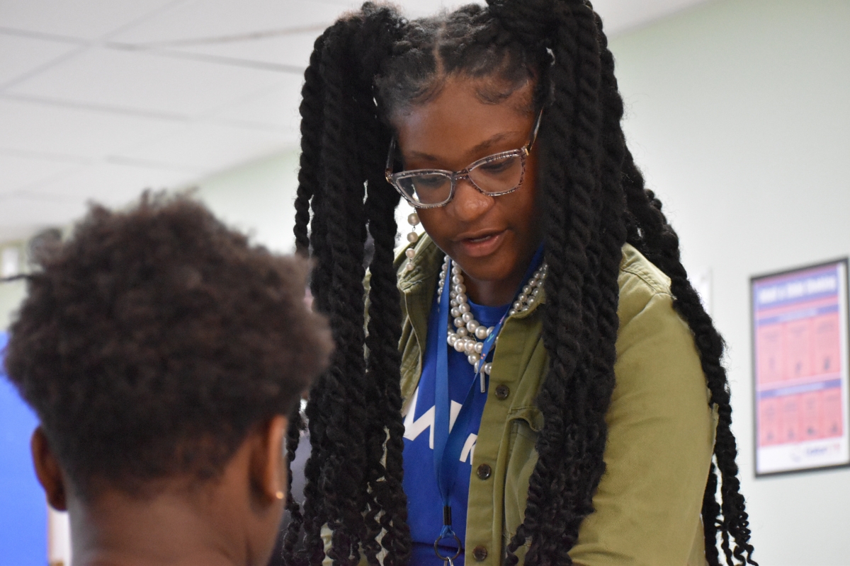 Asia-Hutchings-teaches-all-