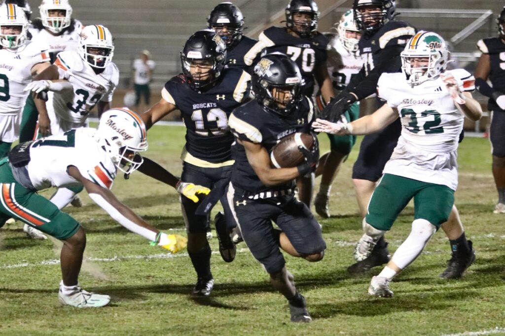 Buchholz's Quinton Cutler eludes Mosley defenders for a second quarter touchdown on Thursday.