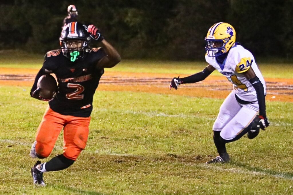 Hawthorne's Alvon Isaac with a second quarter catch against Newberry on Friday.