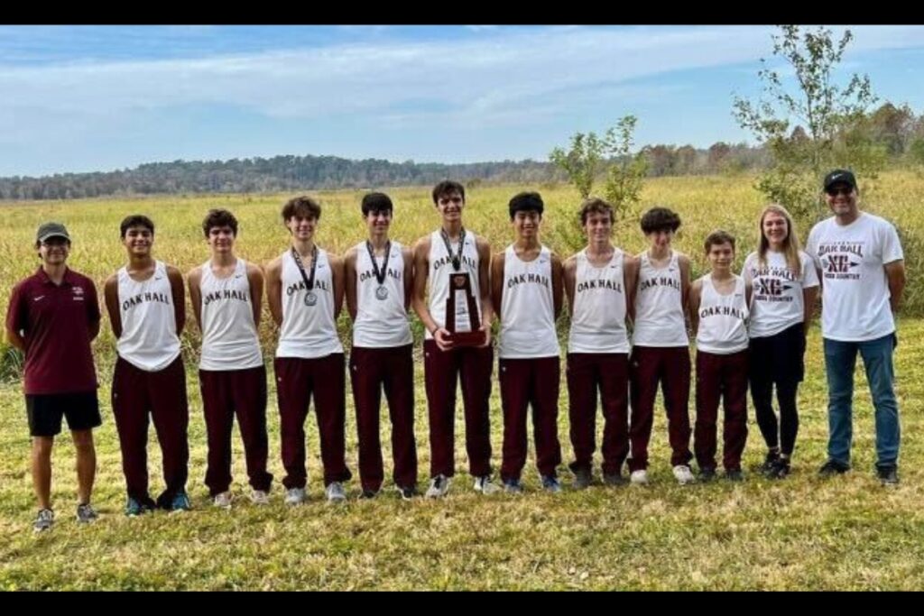 Oak Hall's boys cross country team won the 2023 regional championship on Thursday.