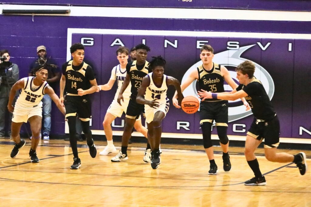 Buchholz's Will Stanaland goes after a loose ball against Gainesville on Friday.