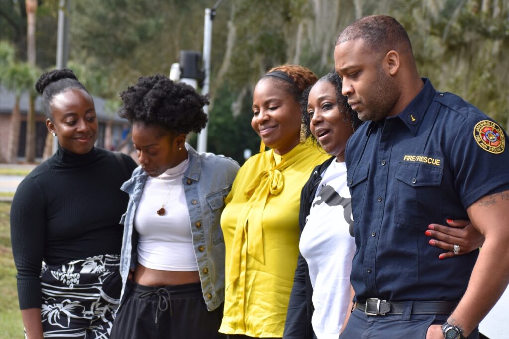 (From left) Brittany Frazier, Tamara Frazier (granddaughters), Carmelitta Strickland, Stacey Cason (daughters), and Felter Blake (grandson).