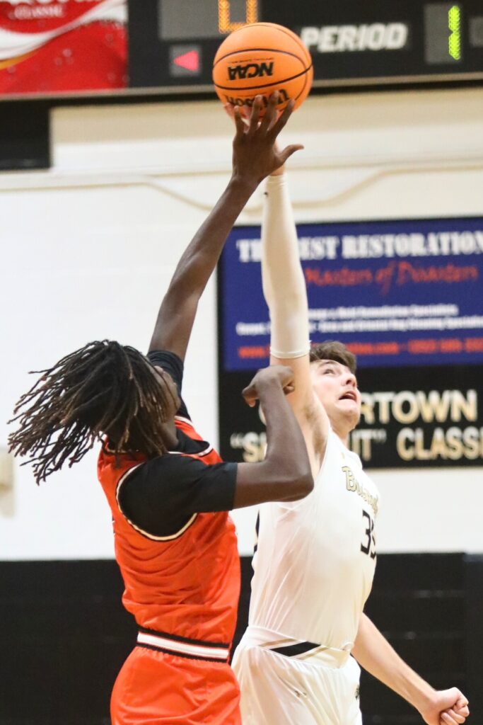 Buchholz's Palmer Walton wins the tip against Lakeland.