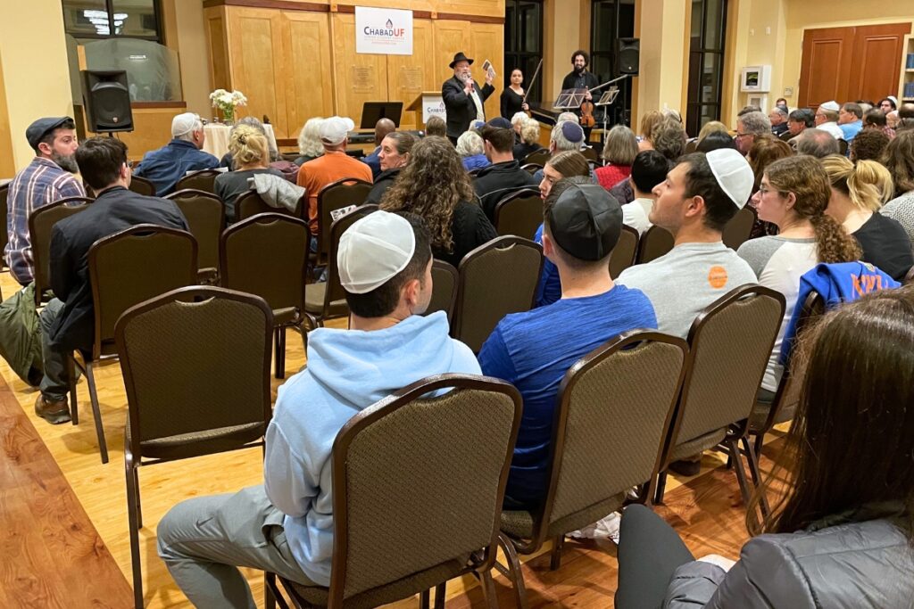 Rabbi Berl Goldman speaks at Monday's event featuring the Auschwitz survivor Irene Zisblatt.