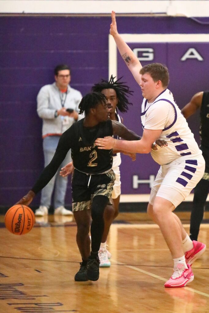 Gainesville's Aidan Bell defends an Oakleaf player.