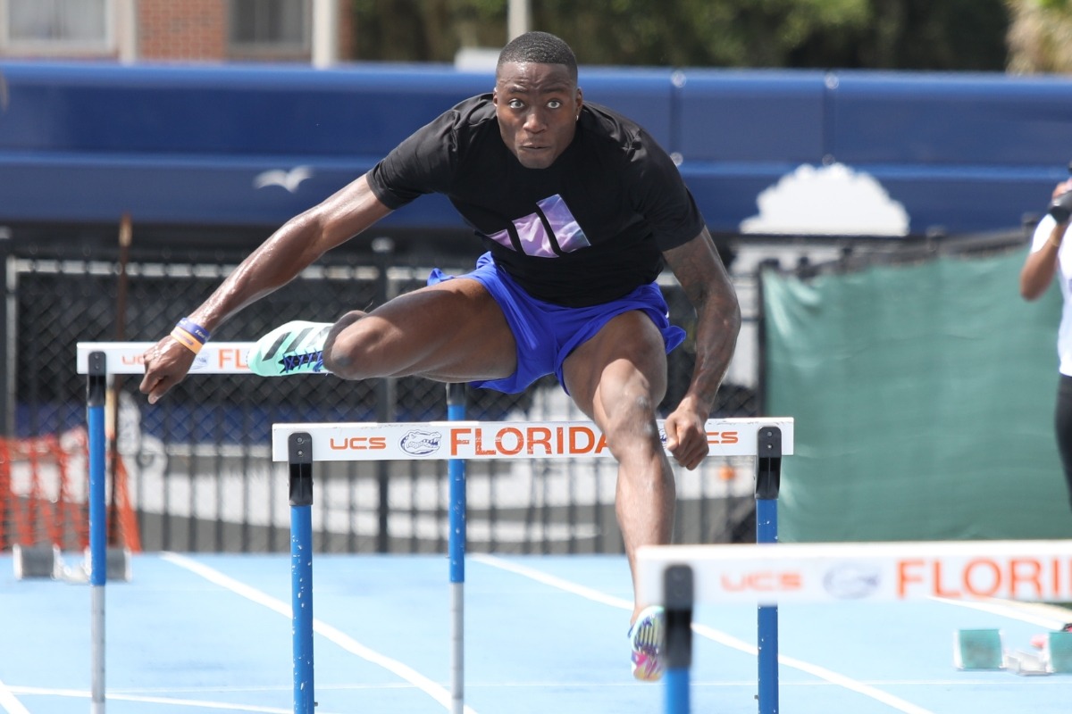 Holloway breaks own indoor hurdles world record