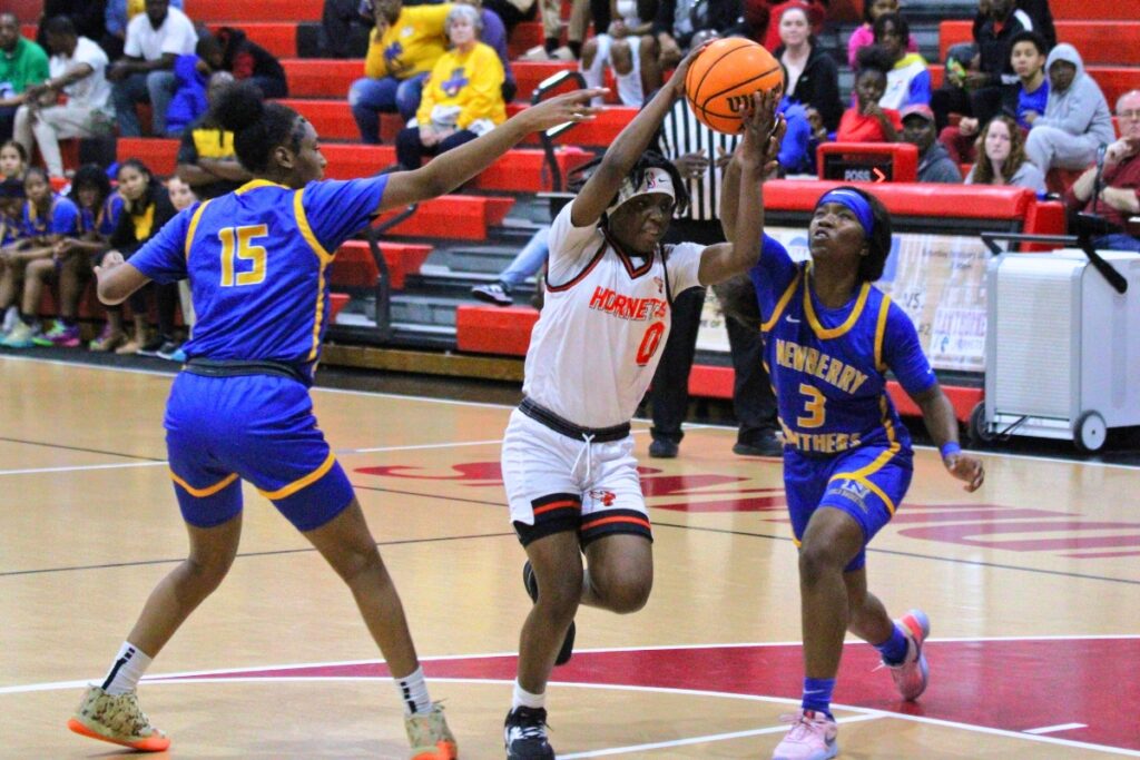 Hawthorne's De'Mya Adams splits Newberry's Anesty Debose (15) and Sarah Beaulieu (3).