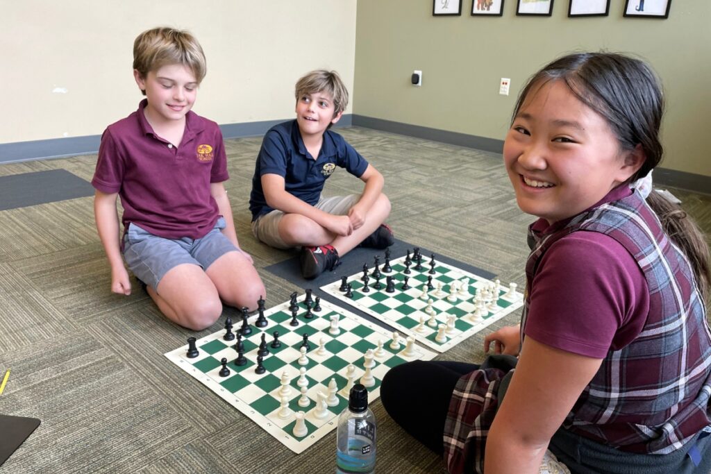 The Moguillansky brothers, Gabriel and Julian, take on Sophie Li at the same time.