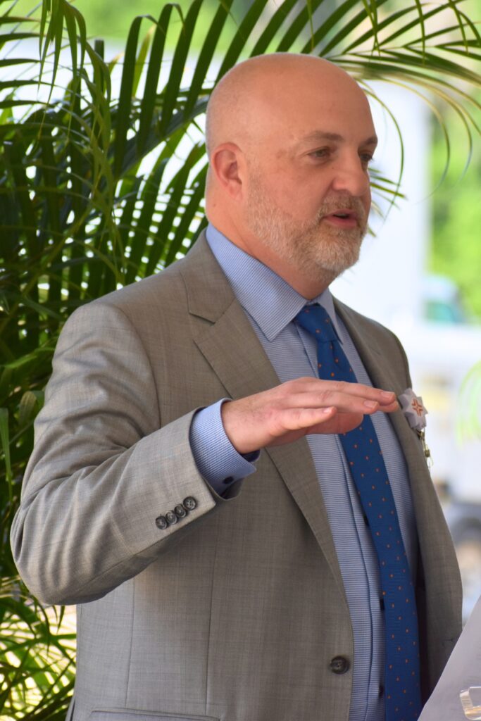 Mark Amox said the new hospital will focus on minimally invasive robotic surgery.