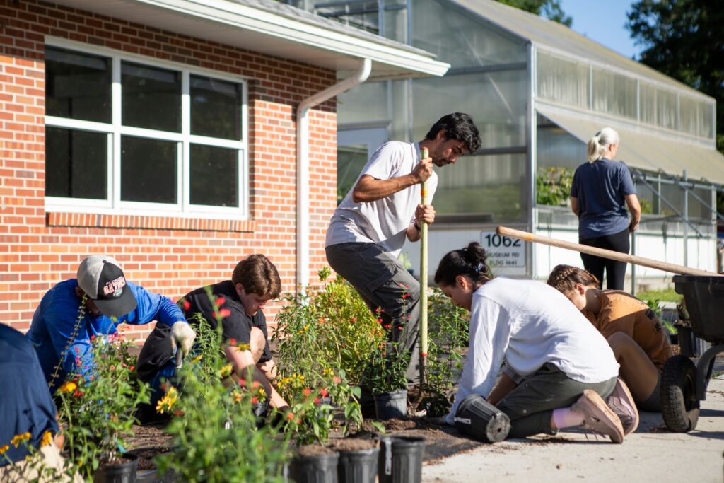 UFIFAS Field and Fork staff and students install a Florida-Friendly Landscaping™ Natural demonstration garden at the field office in late May.