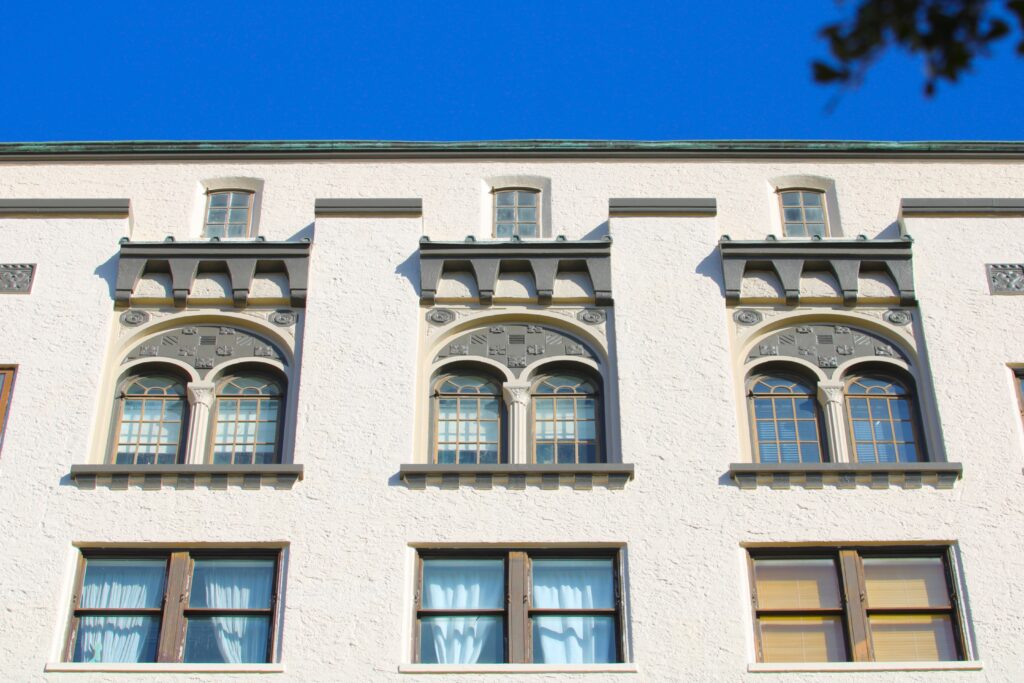 A color contrast emphasizes the Seagle Buildings unique features.