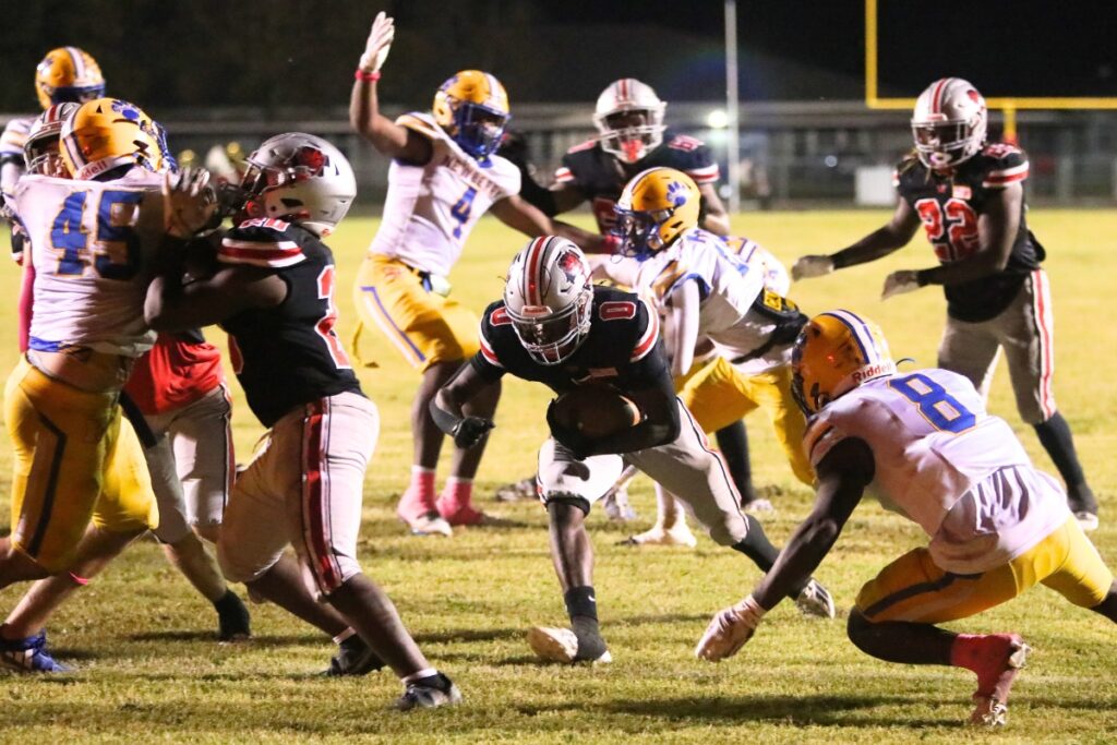 Williston's Omarian Walker (0) scores on a second-quarter touchdown run against Newberry.