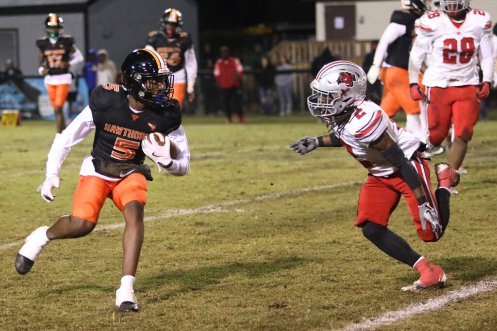 Hawthorne's Demetrius Brown (5) tries to avoid Williston's J'dyen Manneh (2).