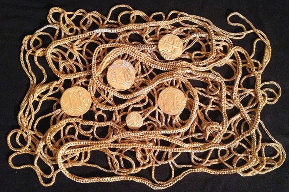 FWC recovers 37 stolen gold coins from 1715 Fleet shipwrecks