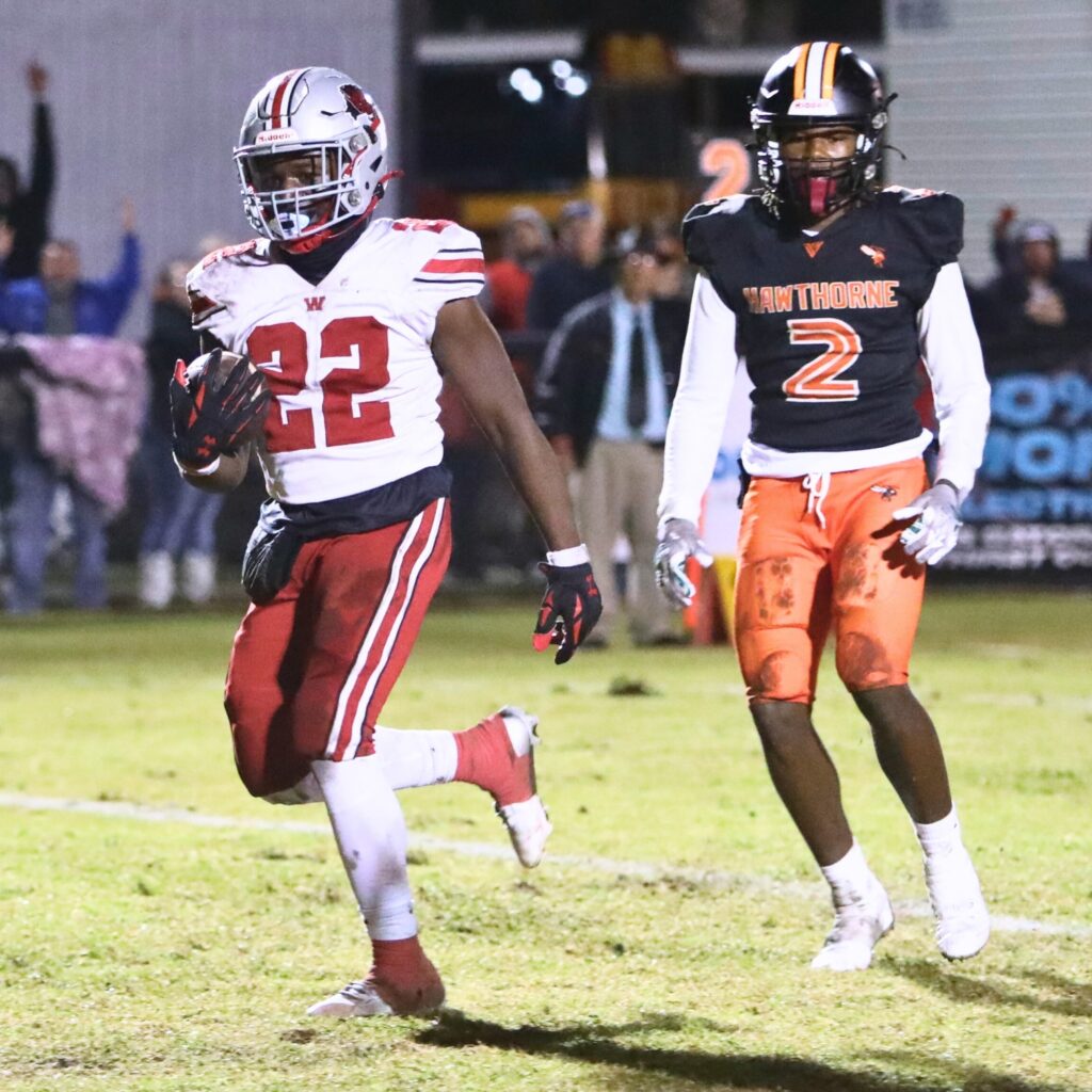 Williston's Jamari Williams (22) scores a fourth-quarter touchdown run against Hawthorne.