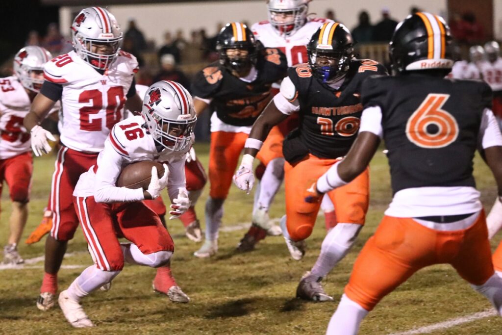 Williston's Kyrin Penny (16) runs for a first down against Hawthorne.