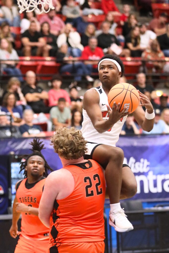 Hawthorne's Darian Bowie (0) drives to the basket against Graceville in the Rural State Semifinals. Photo by C.J. Gish