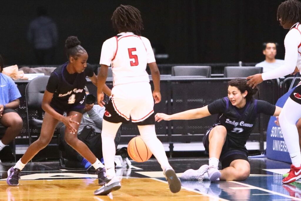 Gainesville's Kendall Ruise (4) and Jamison Cardwell (0) go after a loose ball against Northeast (Oakland Park) in the Class 5A state semifinals. Photo by C.J. Gish