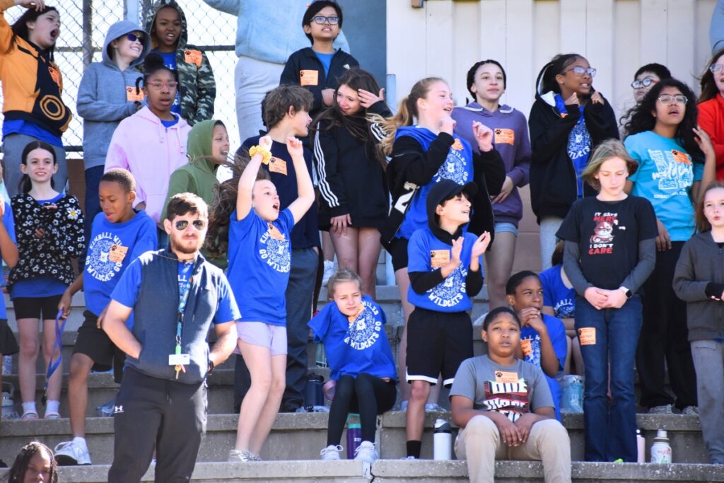 Wiles Elementary students cheer for their classmates in the one-mile race. Photo by Glory Reitz