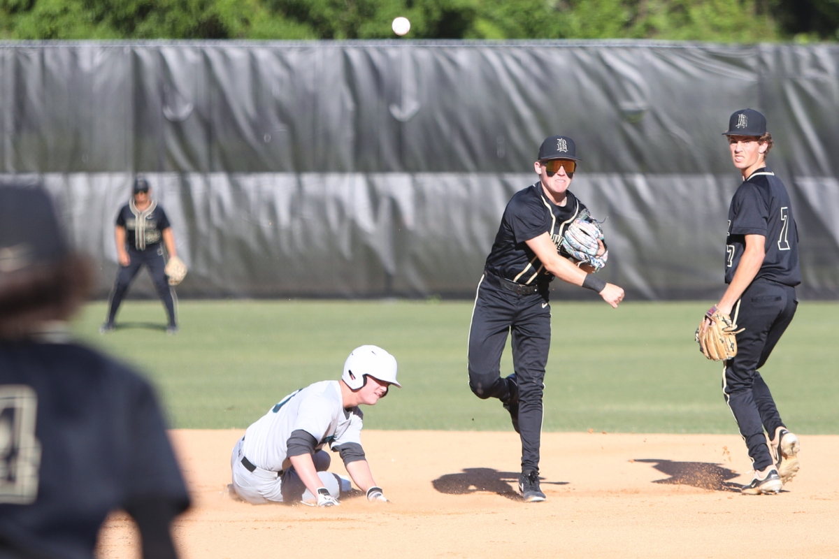 Seven run 4th inning leads to Buchholz rout