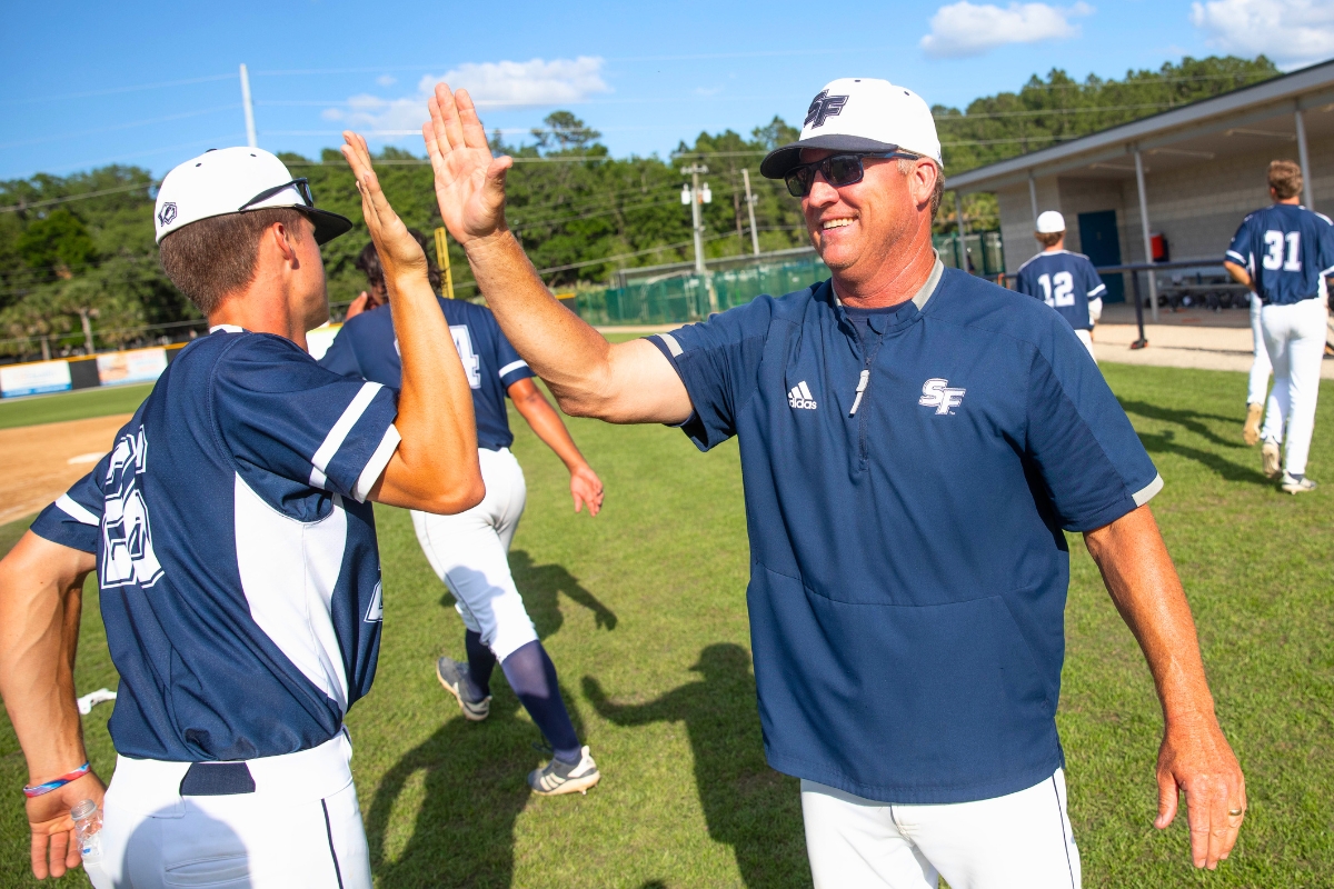 Ridaught: Former Gator Johnny Wiggs wins 600th at SF College, 800th game overall