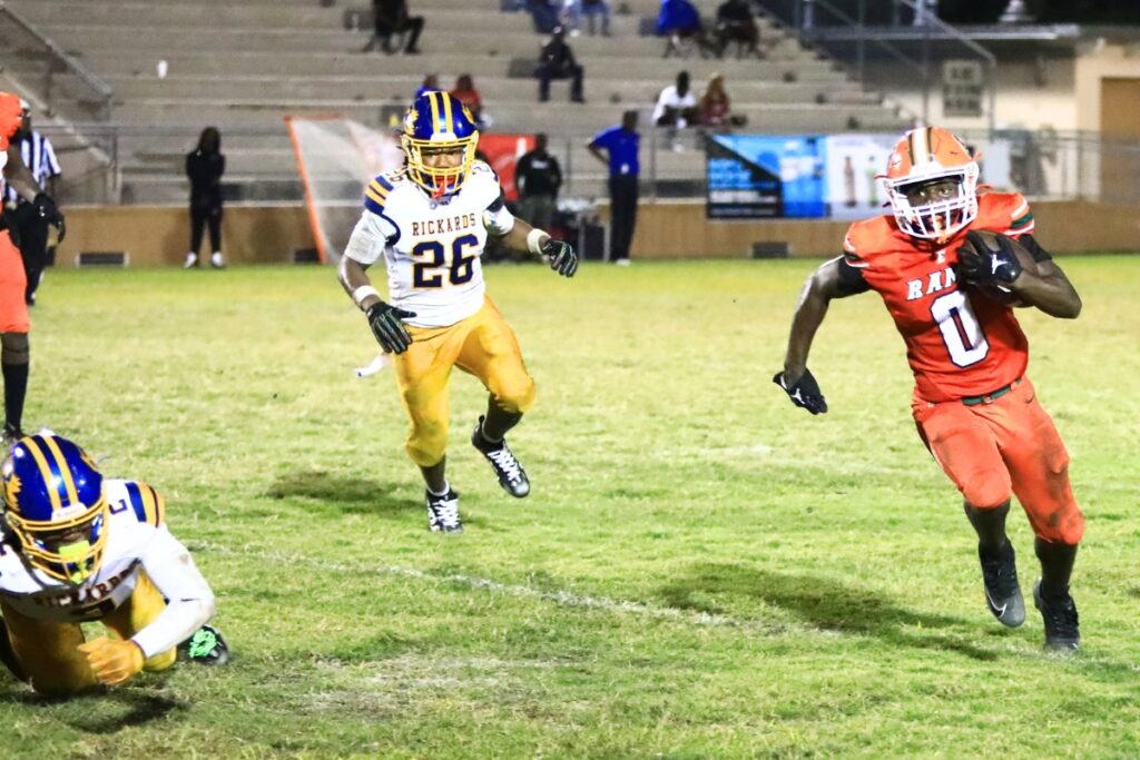Eastside's Javaris Gardner (0) breaks around the end for a fourth-quarter touchdown against Rickards (Tallahassee). Photo by C.J. Gish