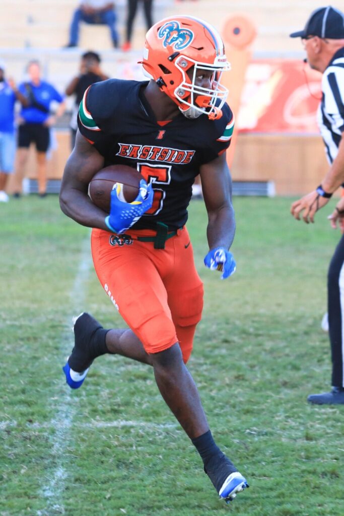 Eastside's Kamariyon Mack with a run against Belleview. Photo by Seth Johnson