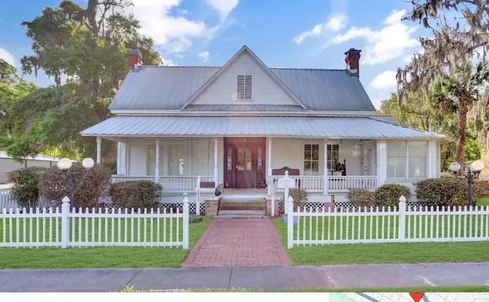 A potential space available for purchase where Fischer could open A BookSmith. 