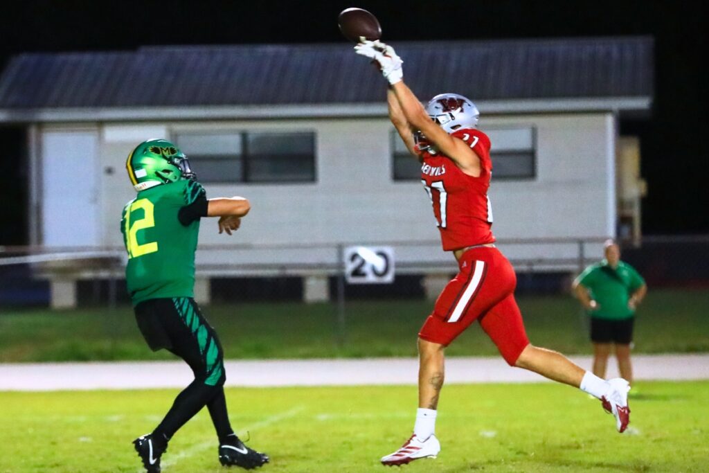 Williston's Chandler Elkins (27) blocks a Lake Minneola pass. Photo by C.J. Gish