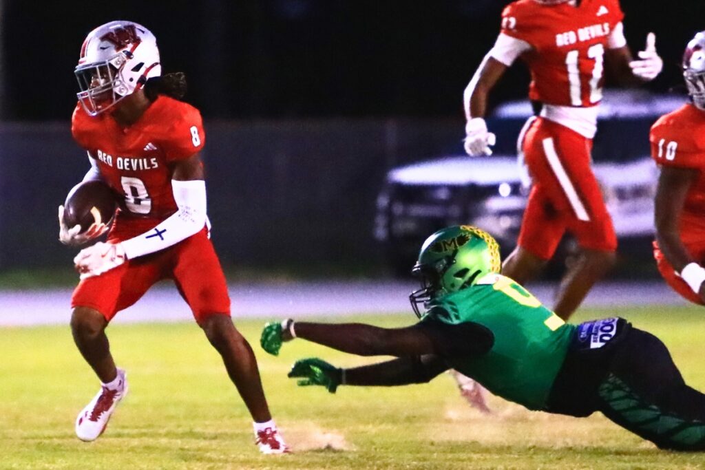 Williston's Maverick Jones (8) eludes a Lake Minneola tackler on a first-quarter punt return. Photo by C.J. Gish