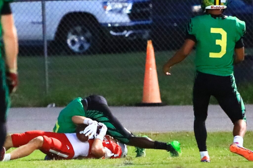 Williston's Sean Bollwage (6) with a first-quarter touchdown catch against Lake Minneola. Photo by C.J. Gish
