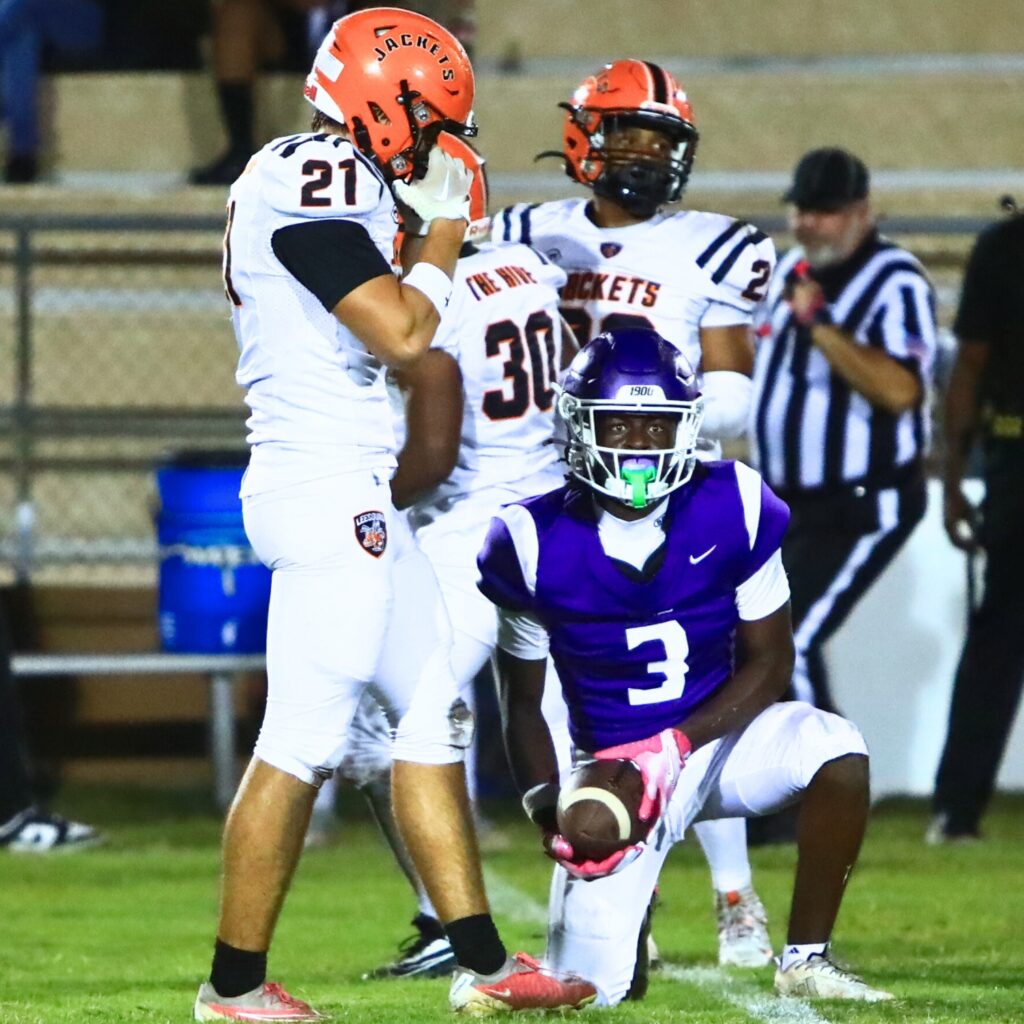 Gainesville's Aric Welch (3) with a second-quarter catch against Leesburg. Photo by C.J. Gish