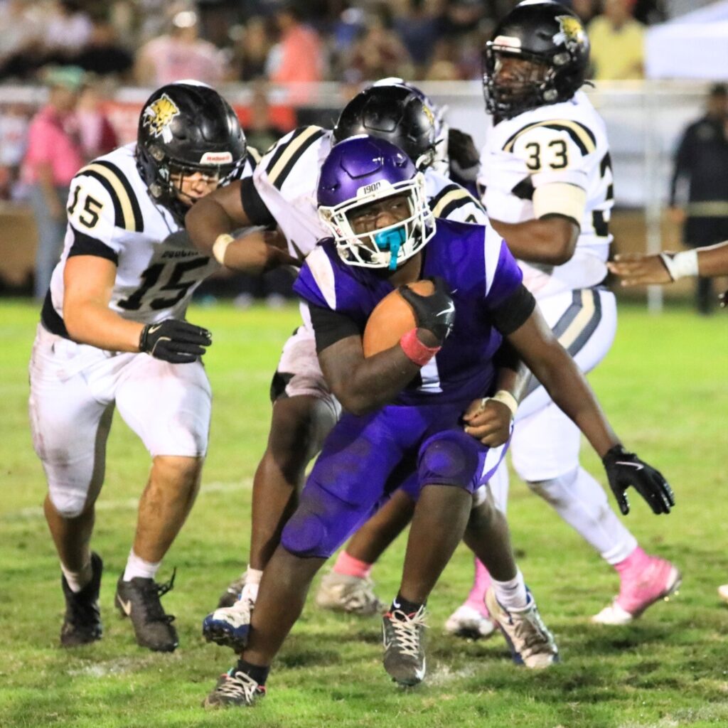 Gainesville's Dwight Jenkins runs for yards against the Bobcats. Photo by Seth Johnson