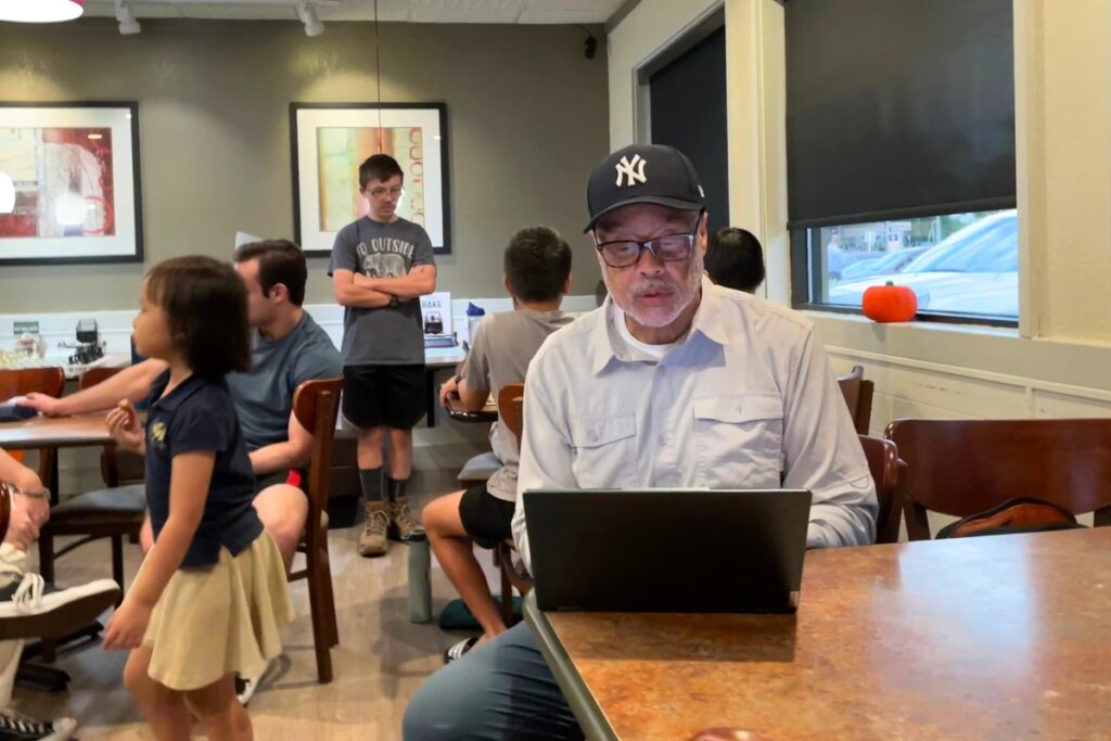 Kevin Pryor pairs players during a three-round tournament at Perkins Restaurant in Gainesville. Photo by Seth Johnson