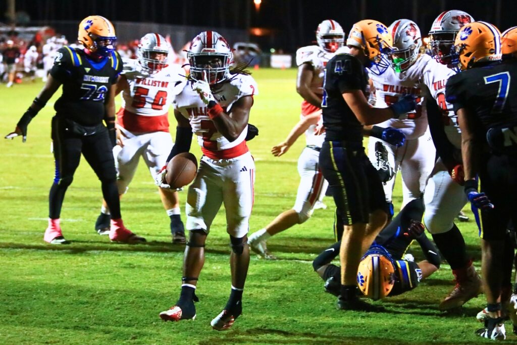 Williston's J'Dyen Manneh (2) scores a fourth-quarter touchdown against Newberry. Photo by C.J. Gish