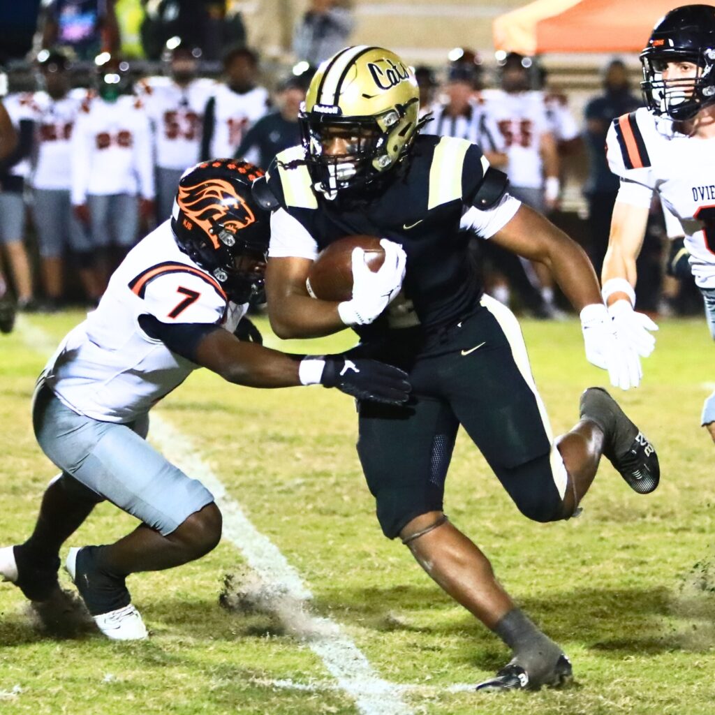 Buchholz's Josh Menefee (4) with a second-quarter run against Oviedo in the Region 1-6A Quarterfinals. Photo by C.J. Gish