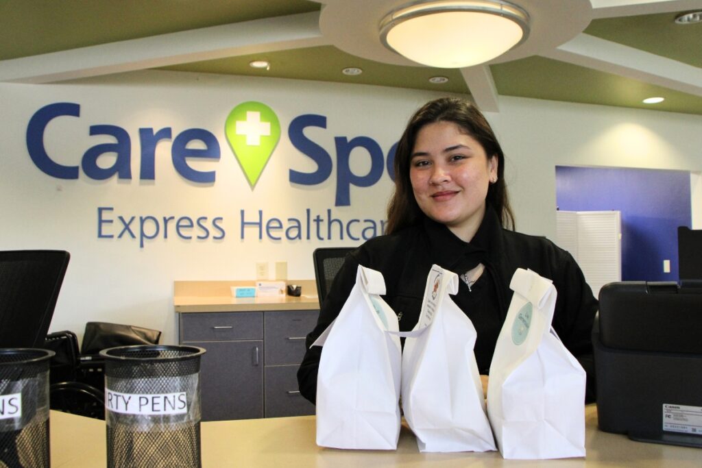 CareSpot Urgent Care employees working on Thanksgiving receive lunches from Operation Turkey Sandwich. Photo by Lillian Hamman