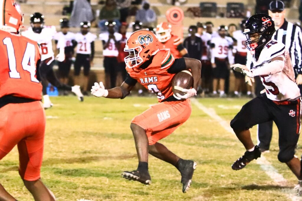 Eastside's Javaris Gardner (0) with a third-quarter run against South Sumter in the Region 2-3A Quarterfinals. Photo by C.J. Gish