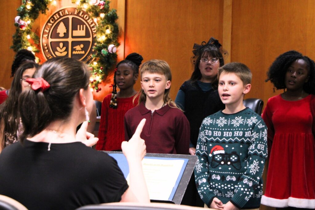 Alachua Elementary School's Mistletones kicked off Monday's regular commission meeting with a holiday concert. Photo by Lillian Hamman