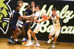 Buchholz leads wire-to-wire in romp over Columbia